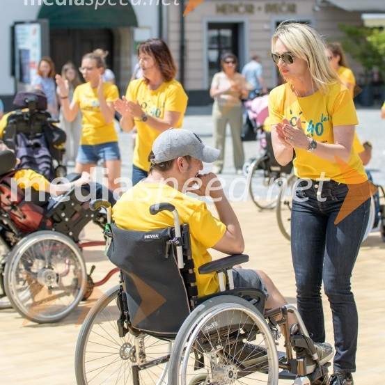  ... ;  Lidija Šestak Zorić, predsednica društva Sonček MariborPles na vozičkih ob 40. obletnici mariborskega društva Sonček