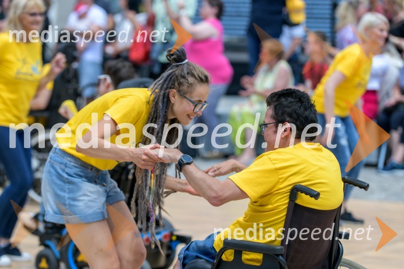 Ples na vozičkih ob 40. obletnici mariborskega društva Sonček