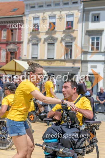 Ples na vozičkih ob 40. obletnici mariborskega društva Sonček