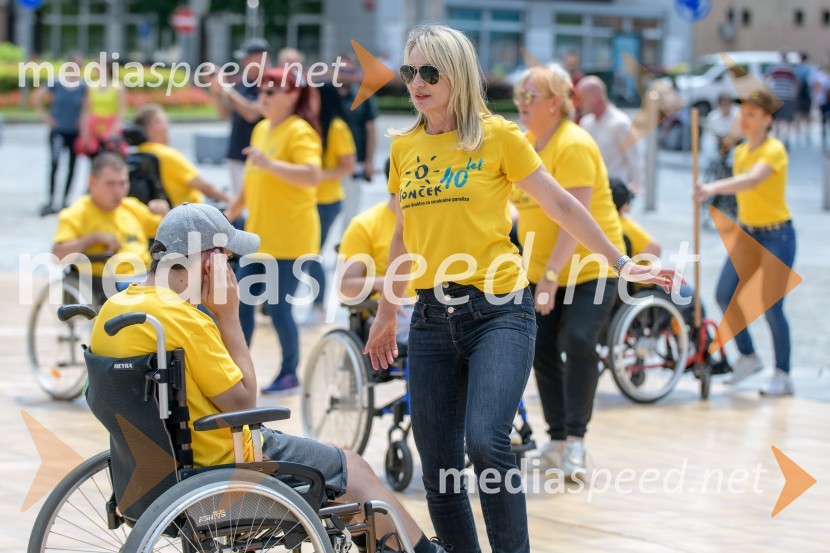  ... ;  Lidija Šestak Zorić, predsednica društva Sonček MariborPles na vozičkih ob 40. obletnici mariborskega društva Sonček