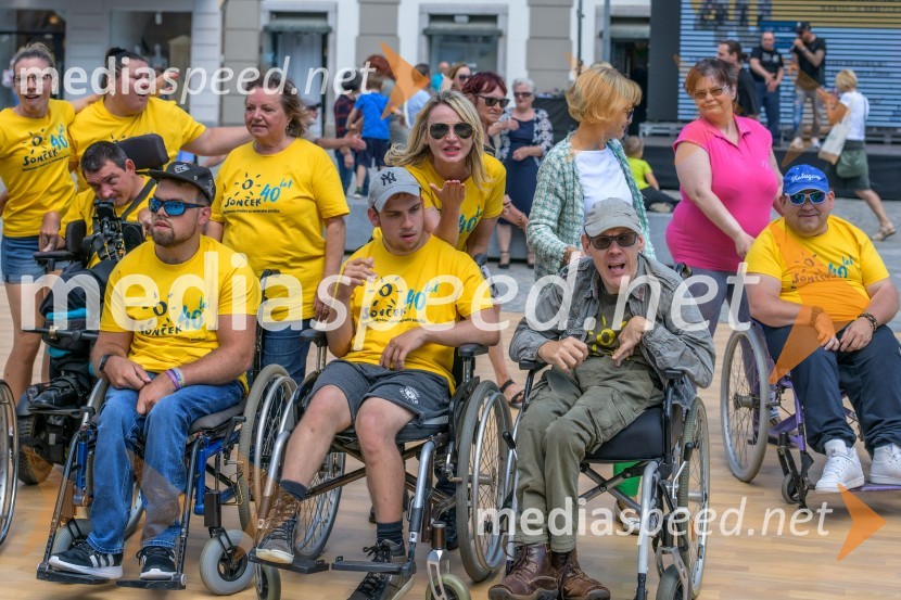  ... ;  ... ;  ... ;  Lidija Šestak Zorić, predsednica društva Sonček Maribor;  ... Ples na vozičkih ob 40. obletnici mariborskega društva Sonček