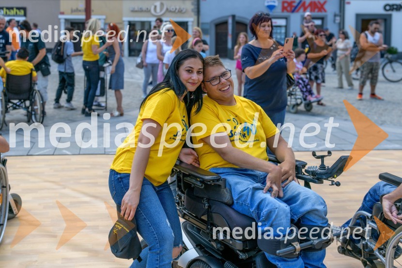 Ples na vozičkih ob 40. obletnici mariborskega društva Sonček