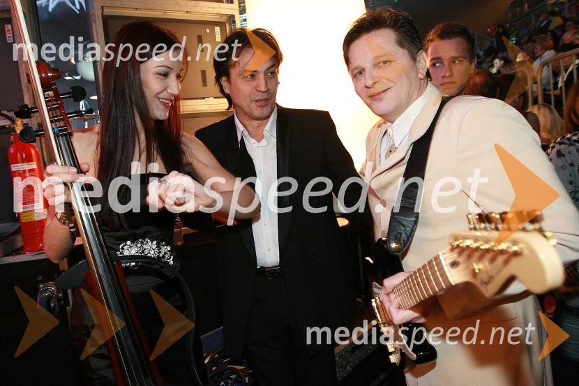 Vlado Kalember, hrvaški pevec, Ana Rucner, violončelistka ter njegova življenjska sopotnica in Daniel Popovič, pevecRTV Net praznuje, novoletni koncert