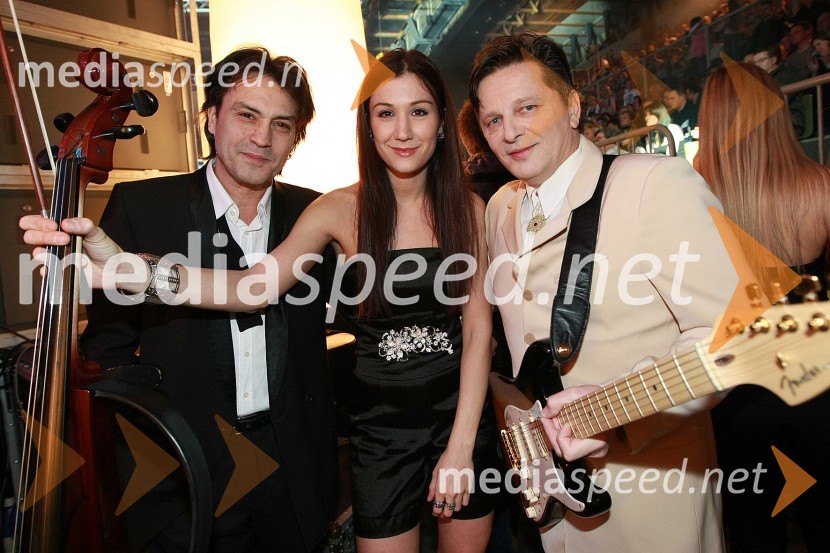 Vlado Kalember, hrvaški pevec, Ana Rucner, violončelistka ter njegova življenjska sopotnica in Daniel Popovič, pevecRTV Net praznuje, novoletni koncert