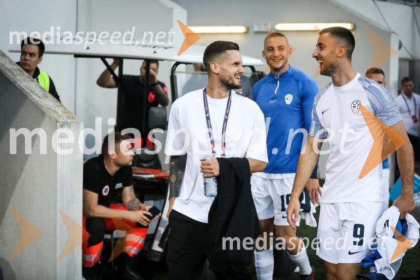  ... ;  ... ;  Andraž Šporar, nogometaš, ŠK Slovan BratislavaNogometna tekma Slovenija-Srbija