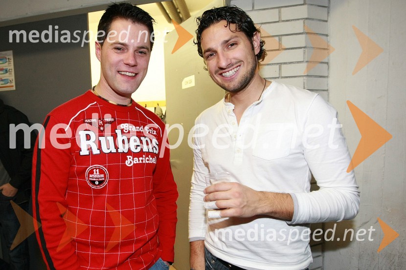 Matjaž Končan in Jernej Tozon, člana skupine ČukiRTV Net praznuje, novoletni koncert