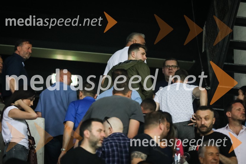  Luka  Dončić, košarkarNogometna tekma Slovenija-Srbija