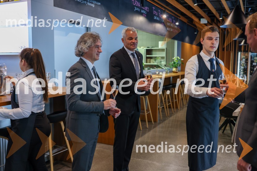 dr. Robert Golob, predsednik vlade RS;  Aleksander Saša Arsenovič, župan, Mestna občina Maribor;  ... Predsednik vlade dr. Robert Golob na delovnem obisku v Mariboru