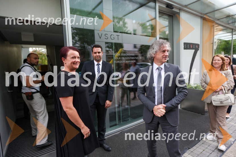 dr. Tanja Angleitner Sagadin, direktorica, VSGT Maribor; dr. Robert Golob, predsednik vlade RSPredsednik vlade dr. Robert Golob na delovnem obisku v Mariboru