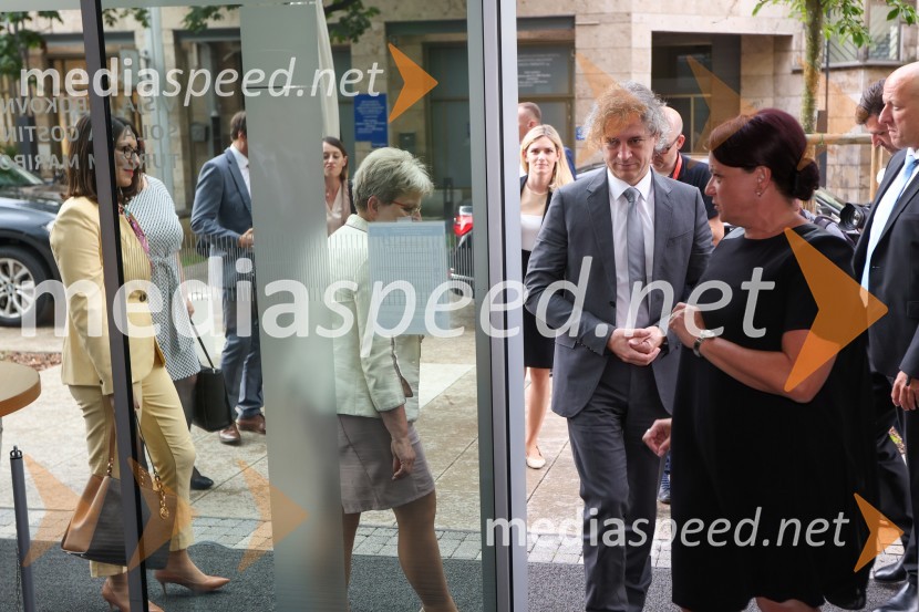 dr. Robert Golob, predsednik vlade RS; dr. Tanja Angleitner Sagadin, direktorica, VSGT MariborPredsednik vlade dr. Robert Golob na delovnem obisku v Mariboru