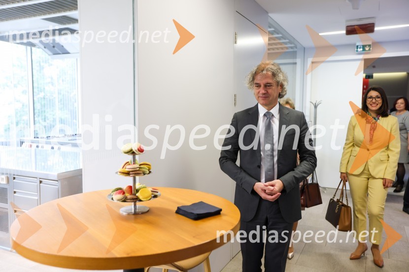 dr. Robert Golob, predsednik vlade RS;  Emilija Stojmenova Duh, ministrica za digitalno preobrazboPredsednik vlade dr. Robert Golob na delovnem obisku v Mariboru