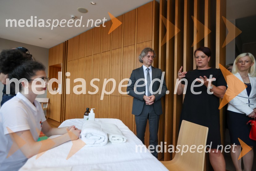  Ula Vrečko; dr. Robert Golob, predsednik vlade RS; dr. Tanja Angleitner Sagadin, direktorica, VSGT Maribor;  Ksenija Klampfer, generalna sekretarka ministrice za digitalizacijoPredsednik vlade dr. Robert Golob na delovnem obisku v Mariboru