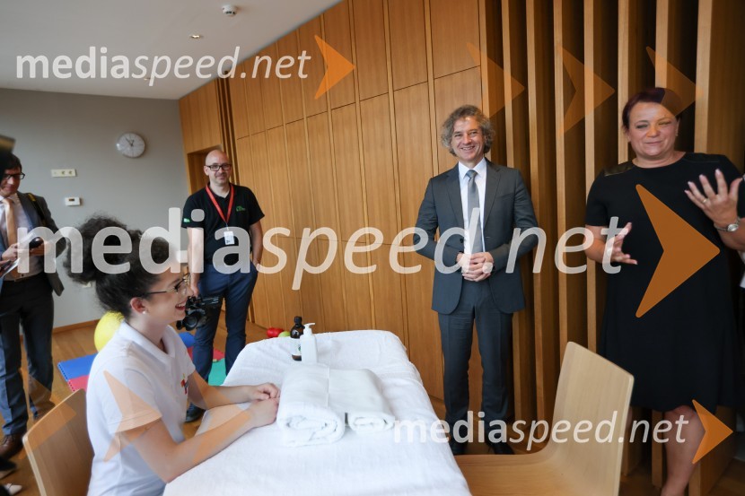  Ula Vrečko; dr. Robert Golob, predsednik vlade RS; dr. Tanja Angleitner Sagadin, direktorica, VSGT MariborPredsednik vlade dr. Robert Golob na delovnem obisku v Mariboru
