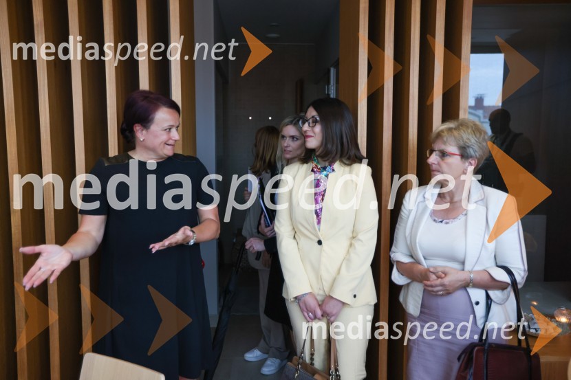 dr. Tanja Angleitner Sagadin, direktorica, VSGT Maribor;  Emilija Stojmenova Duh, ministrica za digitalno preobrazbo;  Irena Šinko, ministrica za kmetijstvo, gozdarstvo in prehranoPredsednik vlade dr. Robert Golob na delovnem obisku v Mariboru