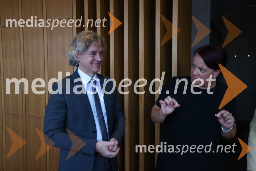 dr. Robert Golob, predsednik vlade RS; dr. Tanja Angleitner Sagadin, direktorica, VSGT MariborPredsednik vlade dr. Robert Golob na delovnem obisku v Mariboru