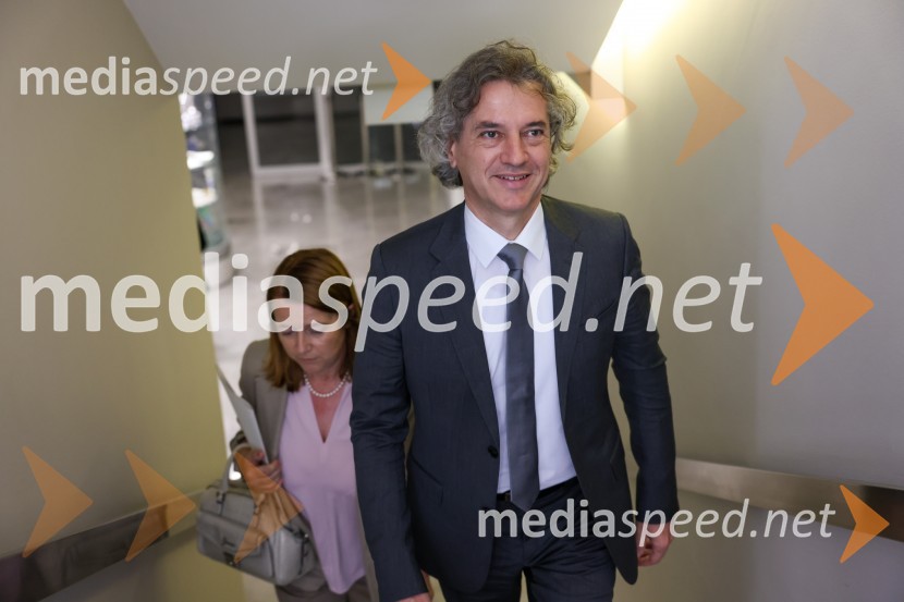 dr. Robert Golob, predsednik vlade RSPredsednik vlade dr. Robert Golob na delovnem obisku v Mariboru