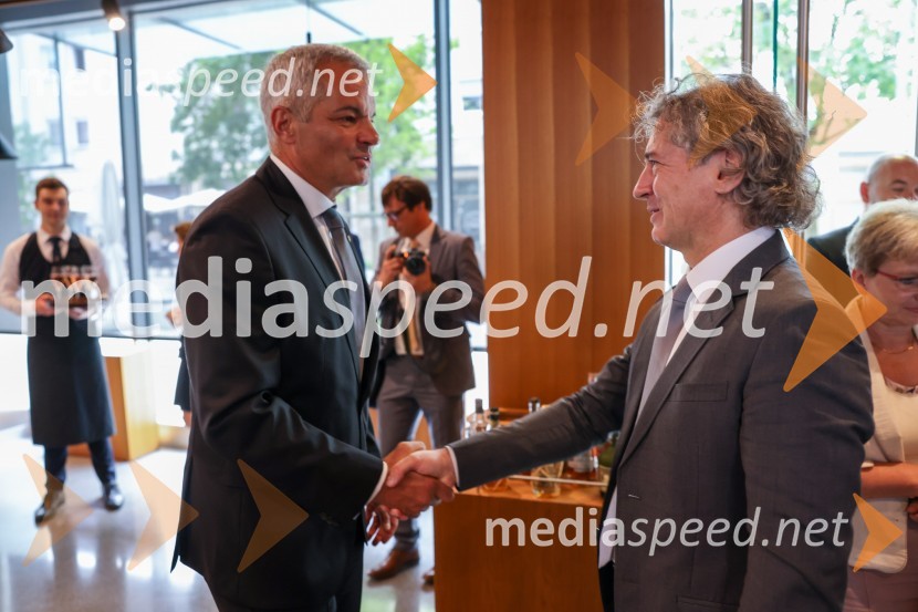  Aleksander Saša Arsenovič, župan, Mestna občina Maribor; dr. Robert Golob, predsednik vlade RSPredsednik vlade dr. Robert Golob na delovnem obisku v Mariboru