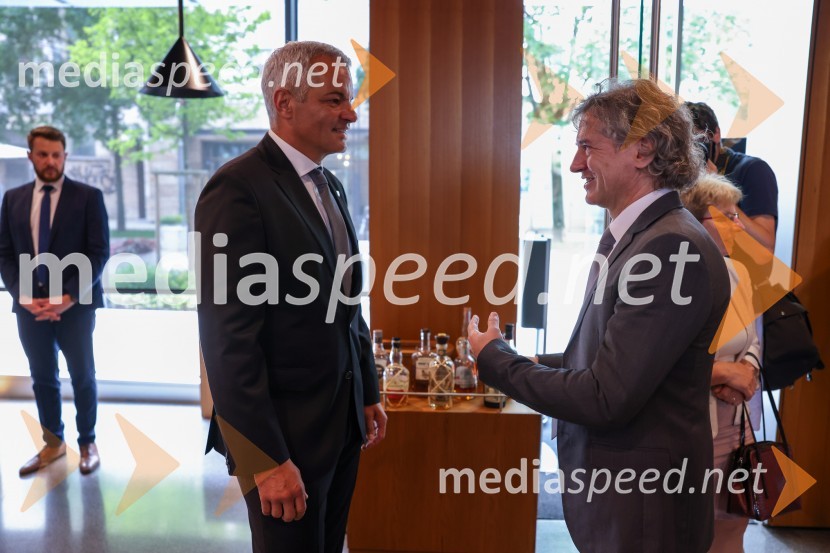  Aleksander Saša Arsenovič, župan, Mestna občina Maribor; dr. Robert Golob, predsednik vlade RSPredsednik vlade dr. Robert Golob na delovnem obisku v Mariboru