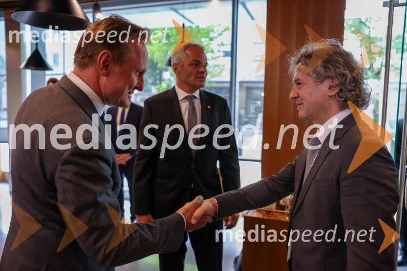 dr. Samo Peter Medved,  podžupan, Mestna občina Maribor ;  Aleksander Saša Arsenovič, župan, Mestna občina Maribor; dr. Robert Golob, predsednik vlade RSPredsednik vlade dr. Robert Golob na delovnem obisku v Mariboru