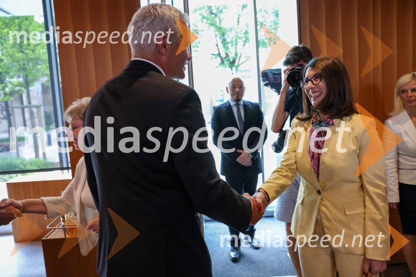  Aleksander Saša Arsenovič, župan, Mestna občina Maribor;  Emilija Stojmenova Duh, ministrica za digitalno preobrazboPredsednik vlade dr. Robert Golob na delovnem obisku v Mariboru