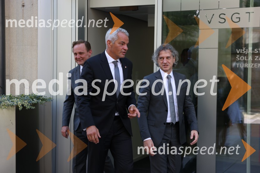 dr. Samo Peter Medved,  podžupan, Mestna občina Maribor ;  Aleksander Saša Arsenovič, župan, Mestna občina Maribor; dr. Robert Golob, predsednik vlade RSPredsednik vlade dr. Robert Golob na delovnem obisku v Mariboru