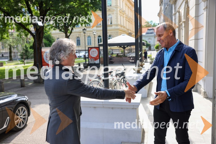 dr. Robert Golob, predsednik vlade RS;  Danilo Rošker, direktor SNG MariborPredsednik vlade dr. Robert Golob na delovnem obisku v Mariboru