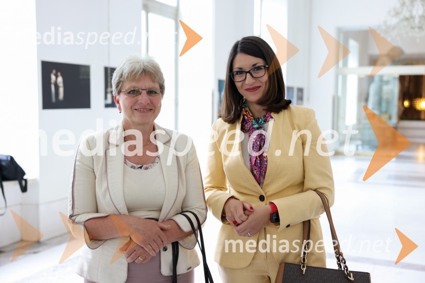  Irena Šinko, ministrica za kmetijstvo, gozdarstvo in prehrano;  Emilija Stojmenova Duh, ministrica za digitalno preobrazboPredsednik vlade dr. Robert Golob na delovnem obisku v Mariboru