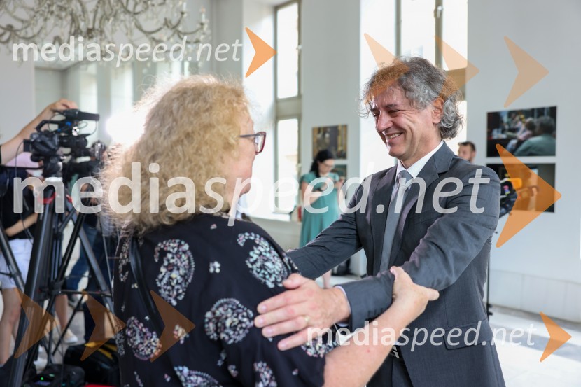  Alenka Cilenšek, igralka; dr. Robert Golob, predsednik vlade RSPredsednik vlade dr. Robert Golob na delovnem obisku v Mariboru