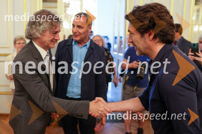 dr. Robert Golob, predsednik vlade RS;  Danilo Rošker, direktor SNG Maribor;  Edward Clug, umetniški direktor, Balet SNG MariborPredsednik vlade dr. Robert Golob na delovnem obisku v Mariboru