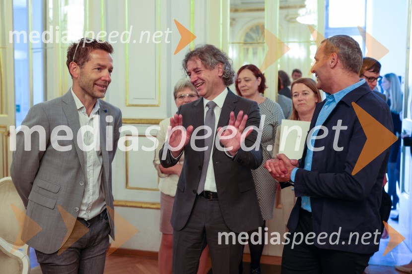  Aleš Novak, umetniški direktor Festival Borštnikovo srečanje; dr. Robert Golob, predsednik vlade RS;  Danilo Rošker, direktor SNG MariborPredsednik vlade dr. Robert Golob na delovnem obisku v Mariboru
