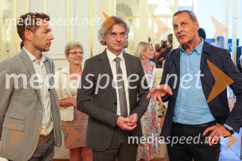  Aleš Novak, umetniški direktor Festival Borštnikovo srečanje;  Irena Šinko, ministrica za kmetijstvo, gozdarstvo in prehrano; dr. Robert Golob, predsednik vlade RS;  Danilo Rošker, direktor SNG MariborPredsednik vlade dr. Robert Golob na delovnem obisku v Mariboru