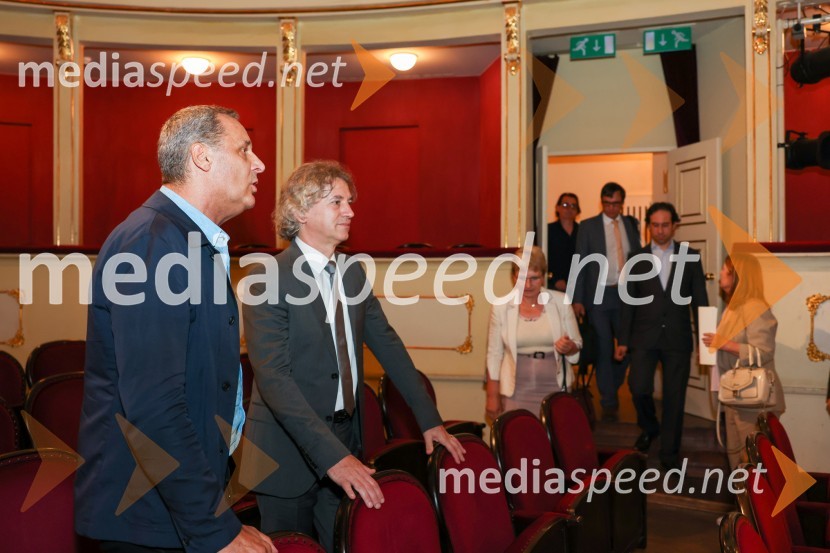  Danilo Rošker, direktor SNG Maribor; dr. Robert Golob, predsednik vlade RSPredsednik vlade dr. Robert Golob na delovnem obisku v Mariboru