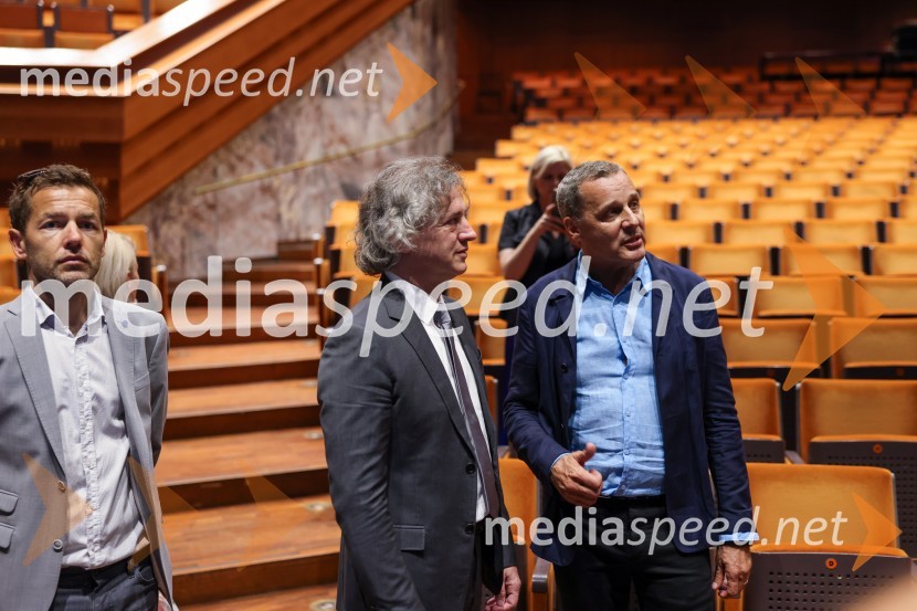  Aleš Novak, umetniški direktor Festival Borštnikovo srečanje; dr. Robert Golob, predsednik vlade RS;  Danilo Rošker, direktor SNG MariborPredsednik vlade dr. Robert Golob na delovnem obisku v Mariboru