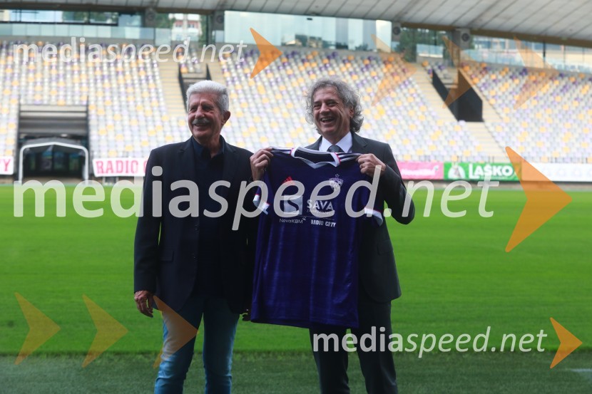  Drago Cotar, nekdanji direktor Zavarovalnega združenja, predsednik NK Maribor in nekdanji član organizacijskega odbora Zlate lisice; dr. Robert Golob, predsednik vlade RSPredsednik vlade dr. Robert Golob na delovnem obisku v Mariboru