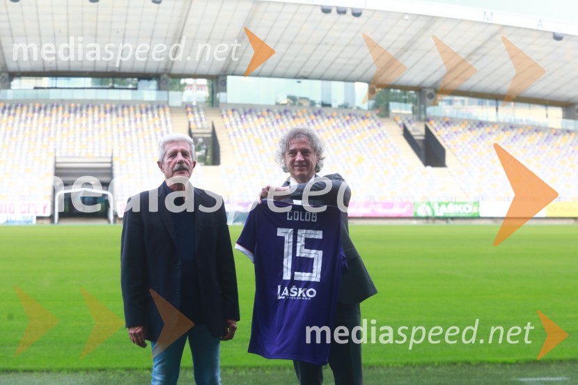  Drago Cotar, nekdanji direktor Zavarovalnega združenja, predsednik NK Maribor in nekdanji član organizacijskega odbora Zlate lisice; dr. Robert Golob, predsednik vlade RSPredsednik vlade dr. Robert Golob na delovnem obisku v Mariboru