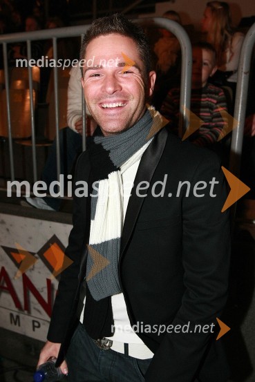 Sebastian, pevec in tv voditeljRTV Net praznuje, novoletni koncert