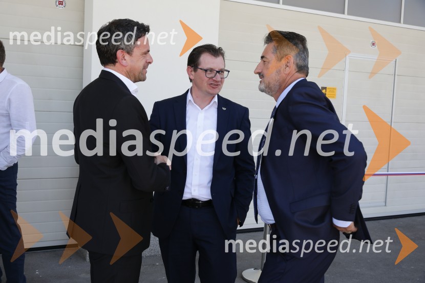  Uroš  Fonovič, Pošta Slovenije;  Gregor Korene, Pošta Slovenije;  Damjan Lah, direktor Poslovne enote Pošte Slovenije v KopruOdprtje nove enote Pošte Slovenije v Portorožu