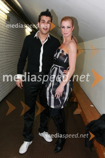 Domen Kumer, pevec in Petra Pečovnik, pevkaRTV Net praznuje, novoletni koncert