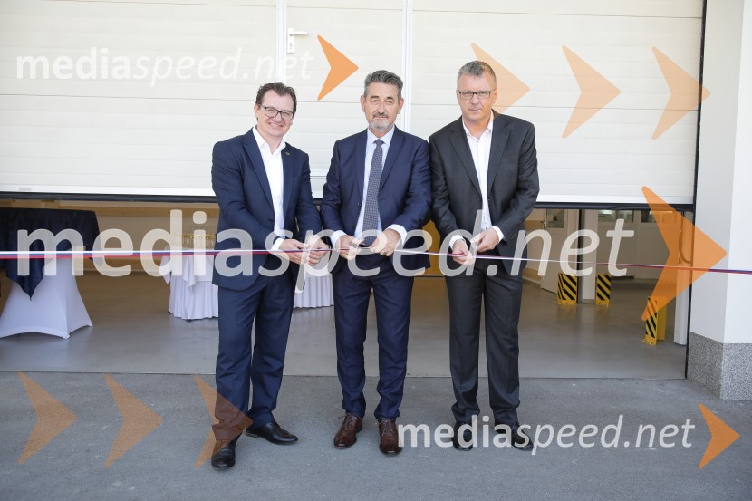  Gregor Korene, Pošta Slovenije;  Damjan Lah, direktor Poslovne enote Pošte Slovenije v Kopru;  Andrej Plajnšek, vodja pošte 6320 PortorožOdprtje nove enote Pošte Slovenije v Portorožu