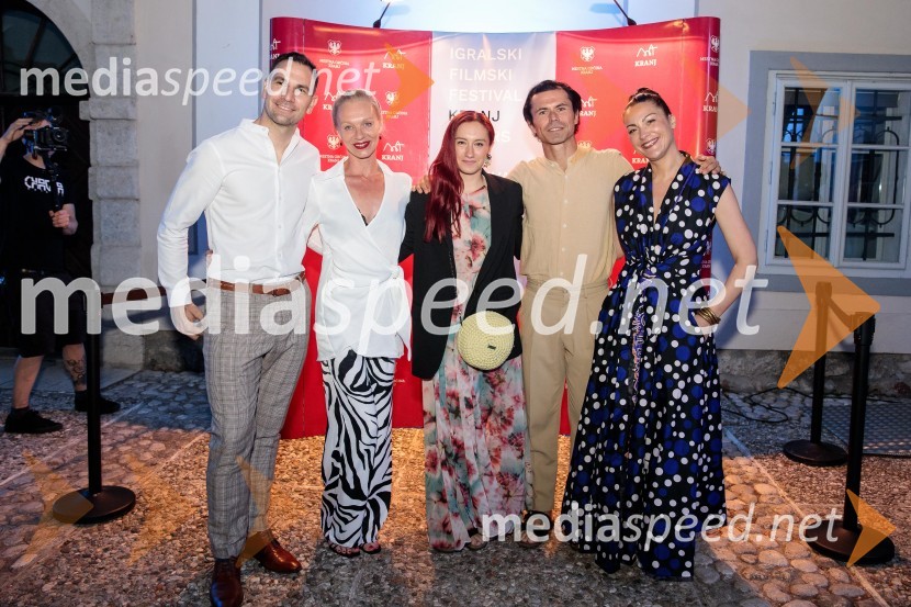  Matevž Česen, poklicni plesalec, koreograf, trener športnega plesa, plesni sodnik ;  Rosana Hribar, plesalka, predstojnica sodobne katedre Akademije za ples;  Nastja Bremec Rynia, koreografinja, MN dance Company;  Michal Rynia, koreograf, MN dance Company;  ... Filmski festival Krafft 2022, otvoritev