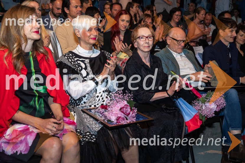  Tereza Poljanič, voditeljica oddaje Zdravo, lastnica blagovne znamke Tereza's Choice;  Barbra Drnač, plesalka;  Silva Čušin Povše, dramska igralka;  ... Filmski festival Krafft 2022, otvoritev
