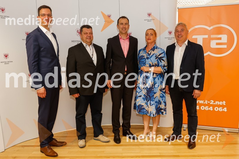  ... ;  ... ;  Jure Valjavec, T-2;  ... ;  ... Novinarska konferenca MO Kranj ob podpisu pogodbe za vzpostavitev digitalne platforme