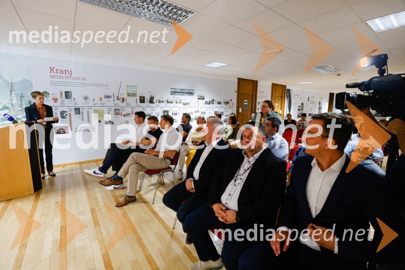 Novinarska konferenca MO Kranj ob podpisu pogodbe za vzpostavitev digitalne platforme