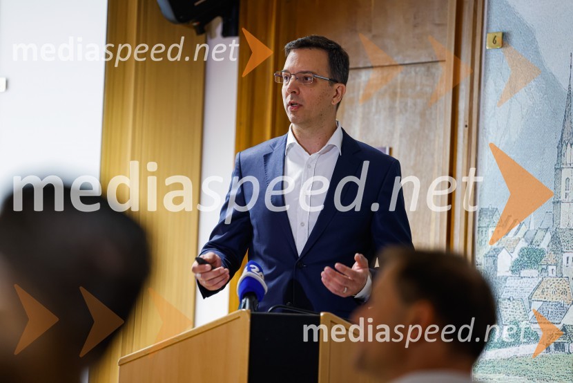 Novinarska konferenca MO Kranj ob podpisu pogodbe za vzpostavitev digitalne platforme