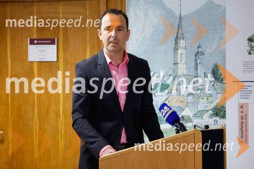  Jure Valjavec, T-2Novinarska konferenca MO Kranj ob podpisu pogodbe za vzpostavitev digitalne platforme