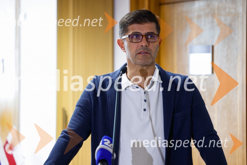  Matjaž Rakovec, župan Mestne občine KranjNovinarska konferenca MO Kranj ob podpisu pogodbe za vzpostavitev digitalne platforme