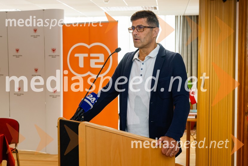  Matjaž Rakovec, župan Mestne občine KranjNovinarska konferenca MO Kranj ob podpisu pogodbe za vzpostavitev digitalne platforme