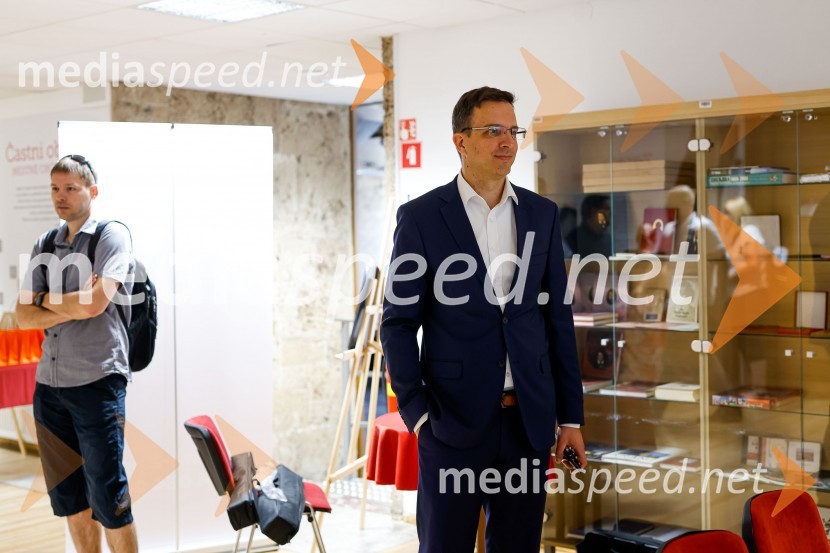 Novinarska konferenca MO Kranj ob podpisu pogodbe za vzpostavitev digitalne platforme