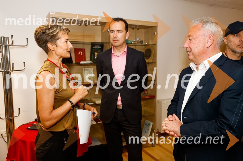  ... ;  Jure Valjavec, T-2;  ... Novinarska konferenca MO Kranj ob podpisu pogodbe za vzpostavitev digitalne platforme