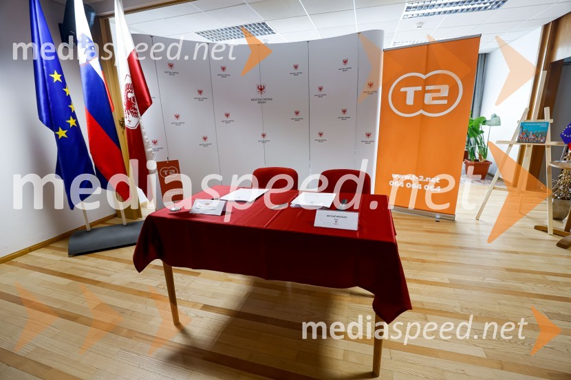 Novinarska konferenca MO Kranj ob podpisu pogodbe za vzpostavitev digitalne platforme